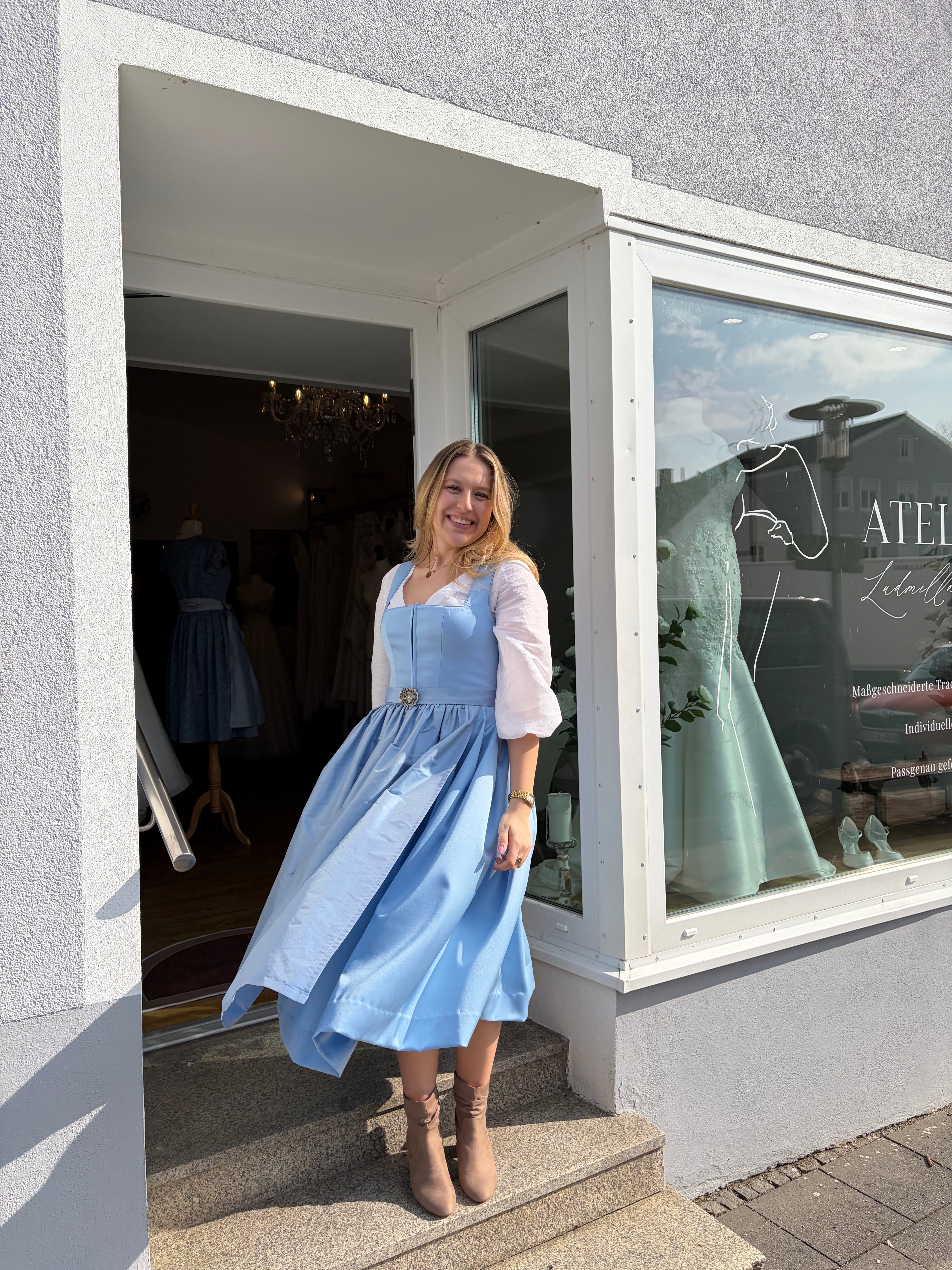 Dirndl hellblau Gr. 38