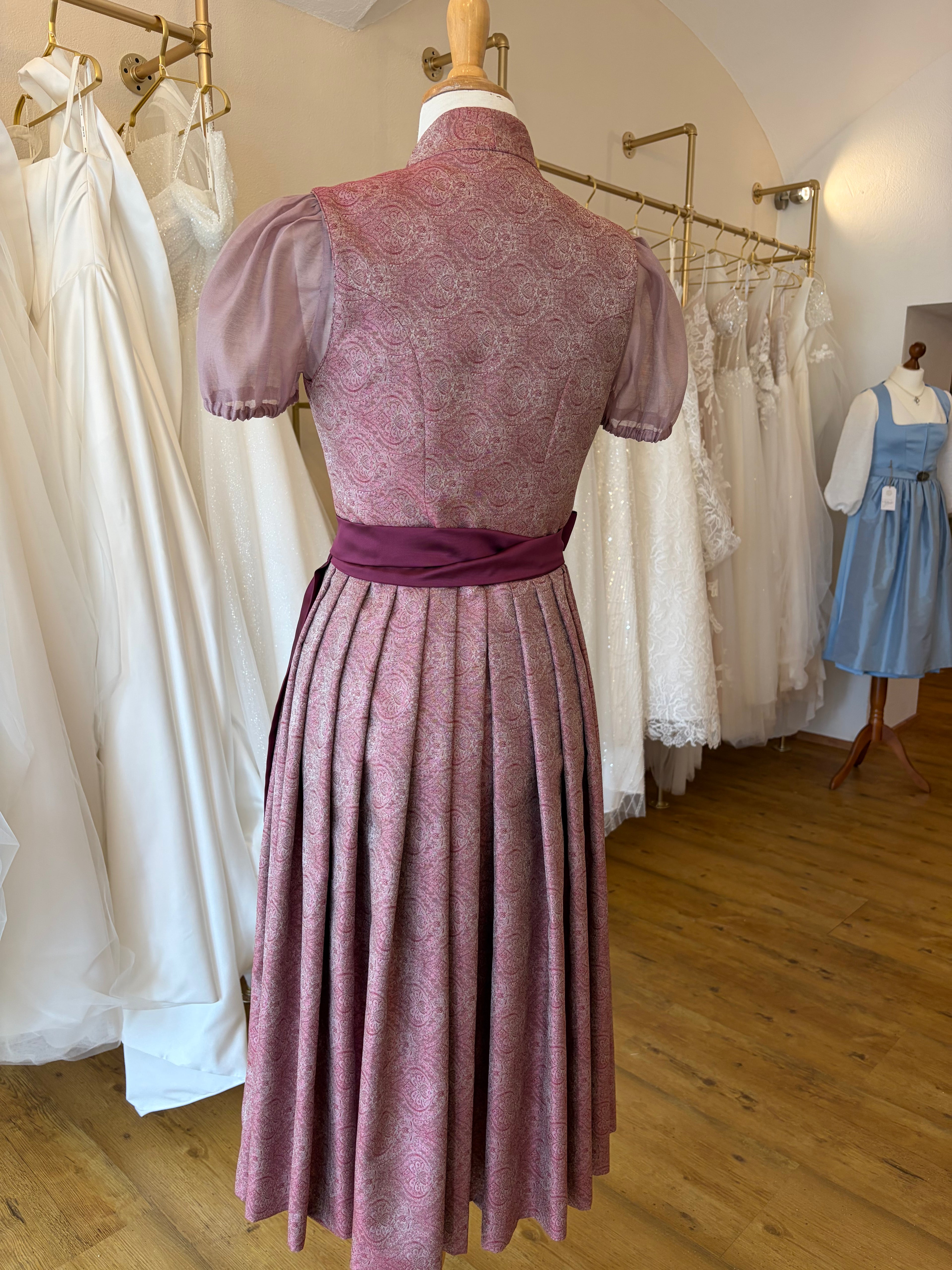 Dirndl "Beere" Gr. 38 mit Puffärmelbluse
