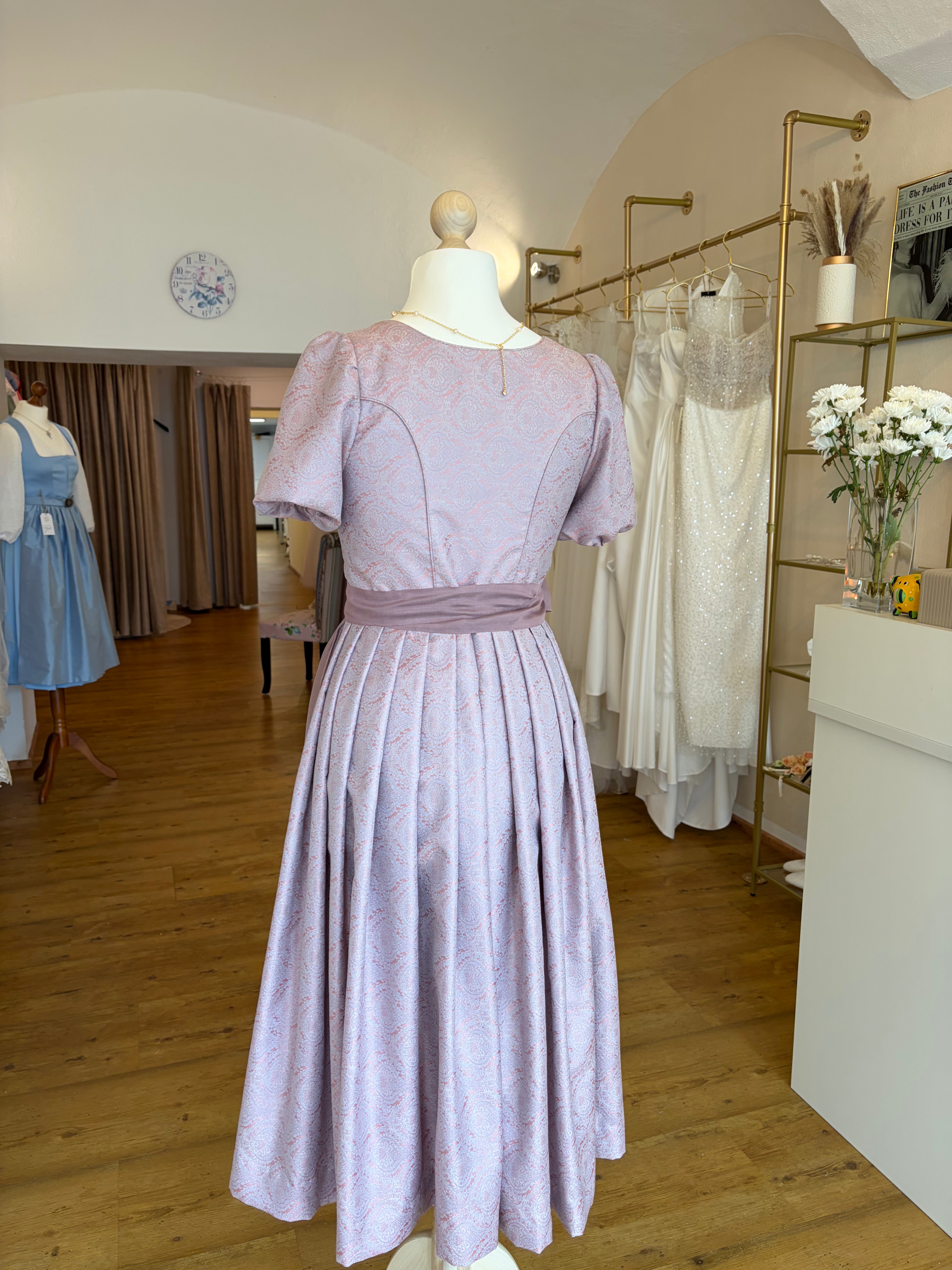 Dirndl mit Puffärmel Gr. 40
