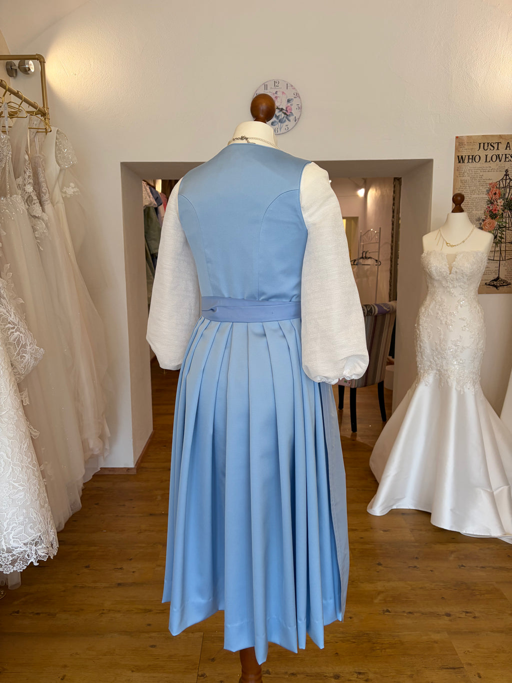 Dirndl hellblau Gr. 38