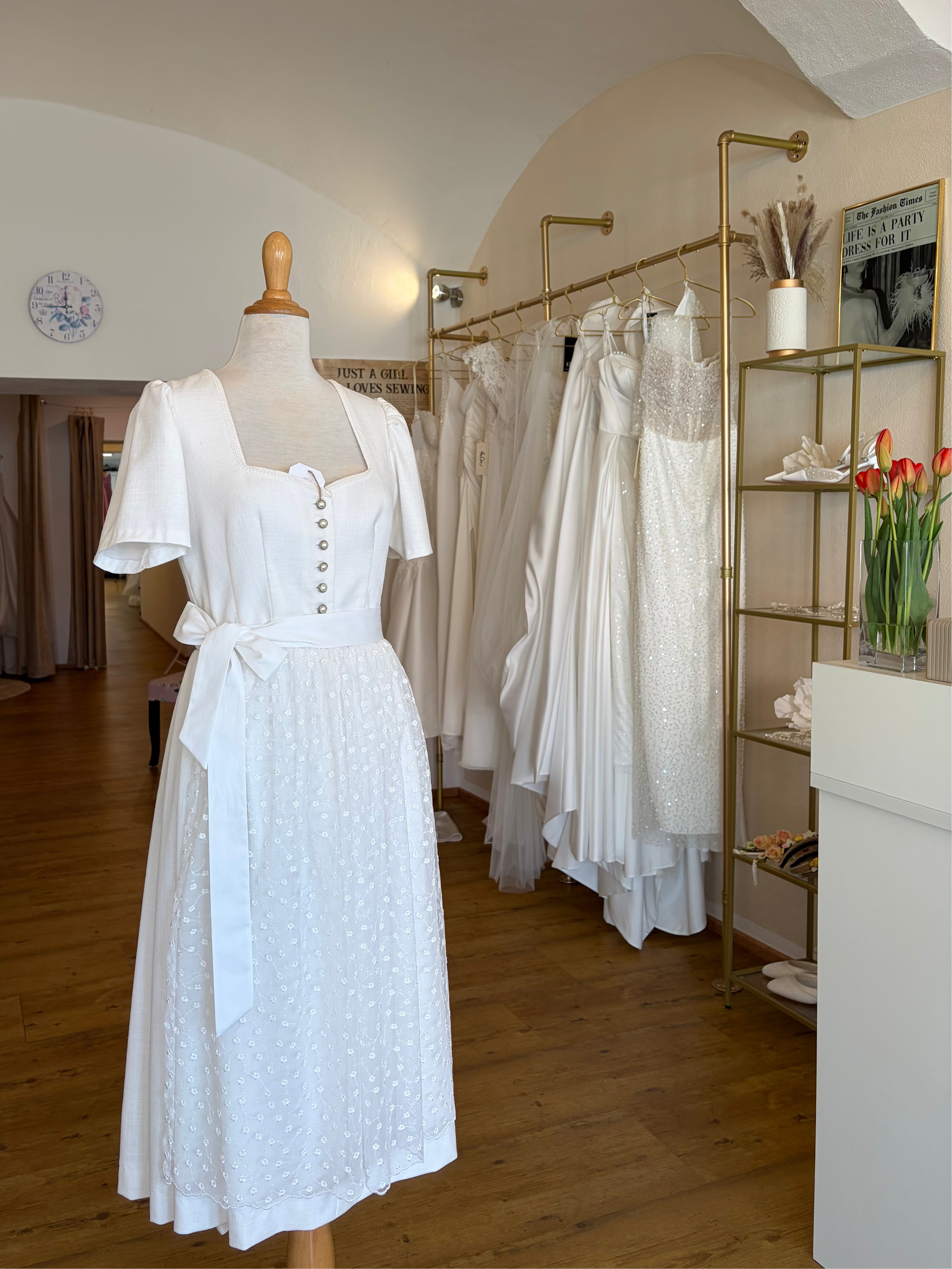 Brautdirndl aus Leinen Gr. 40