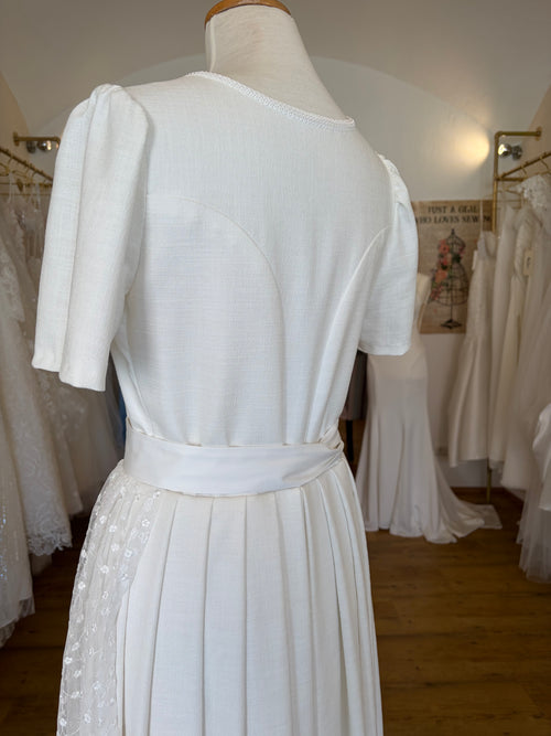 Brautdirndl aus Leinen Gr. 40