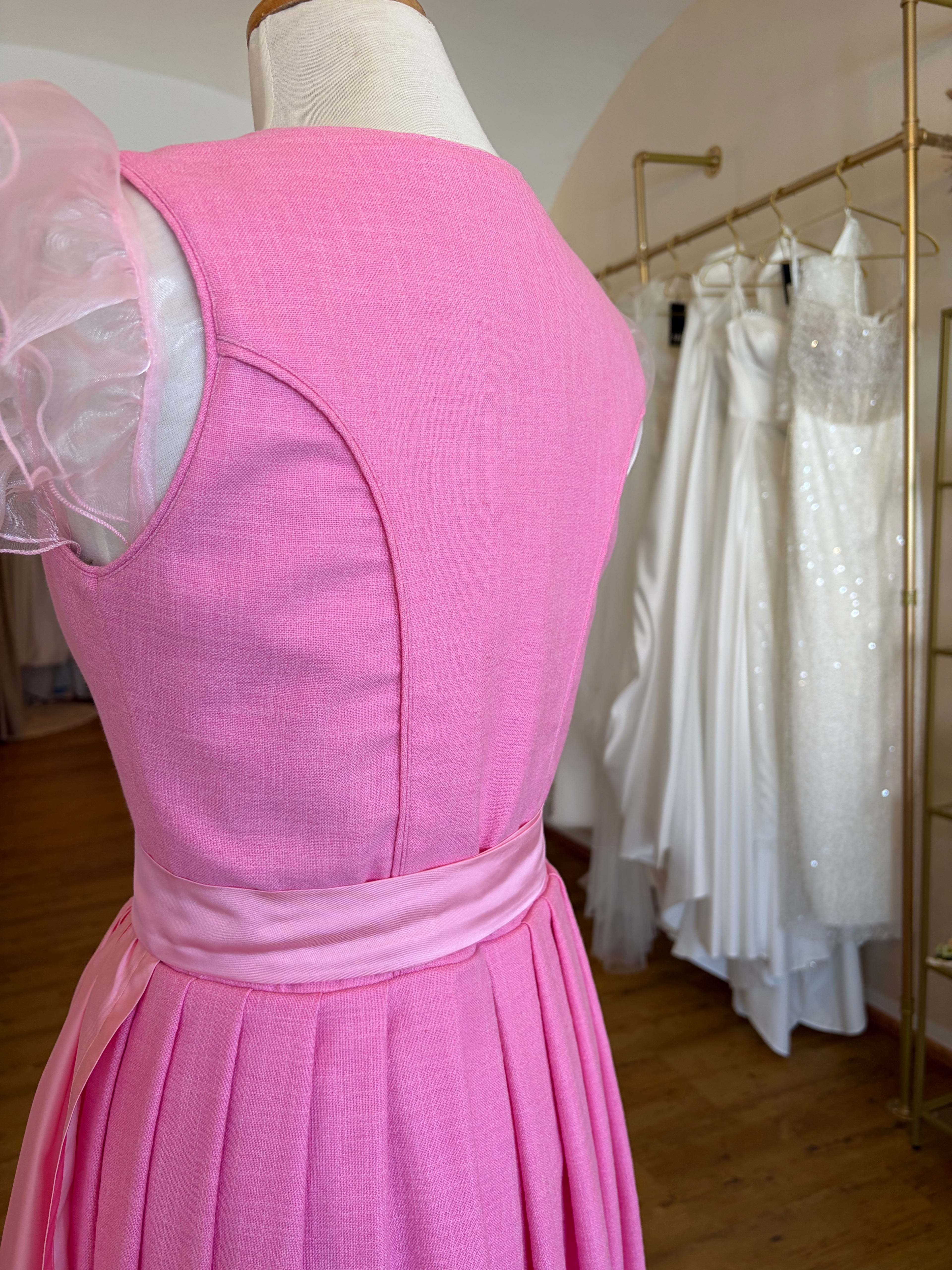 Leinendirndl "Barbie" mit Flügelärmelbluse Gr. 38