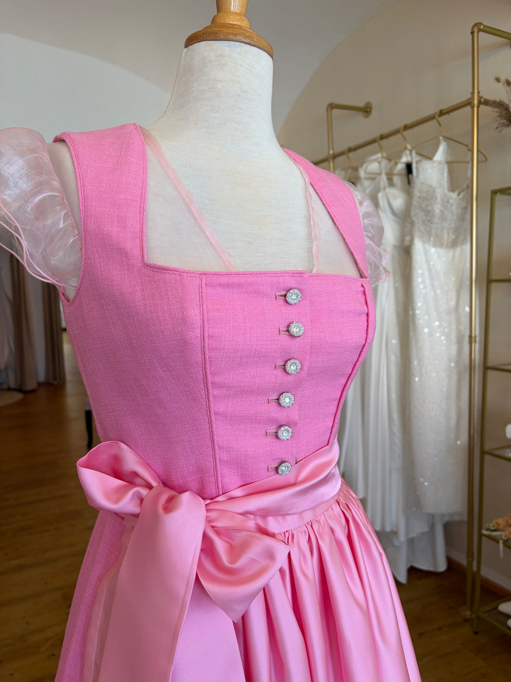 Leinendirndl "Barbie" mit Flügelärmelbluse Gr. 38