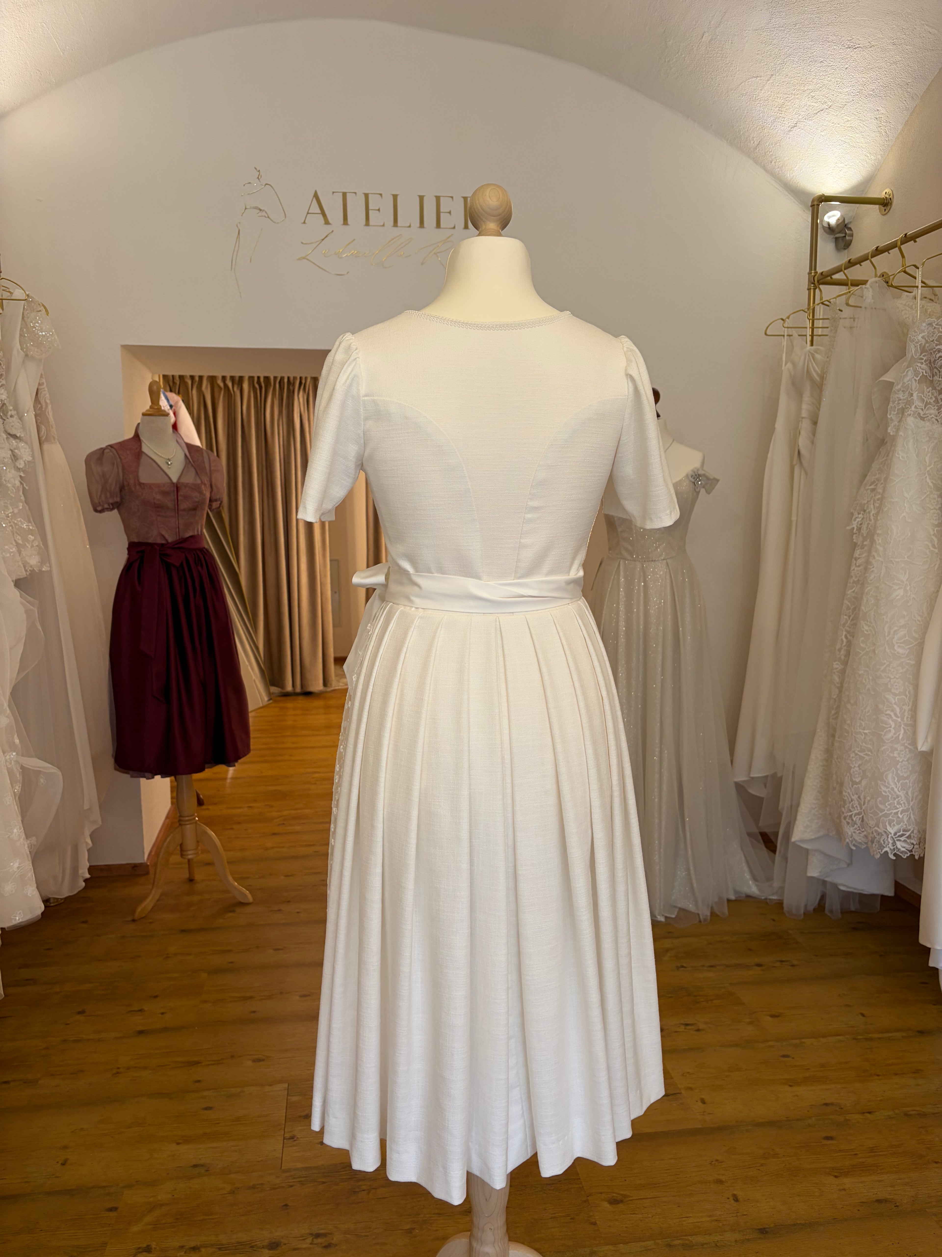 Brautdirndl aus Leinen Gr. 40