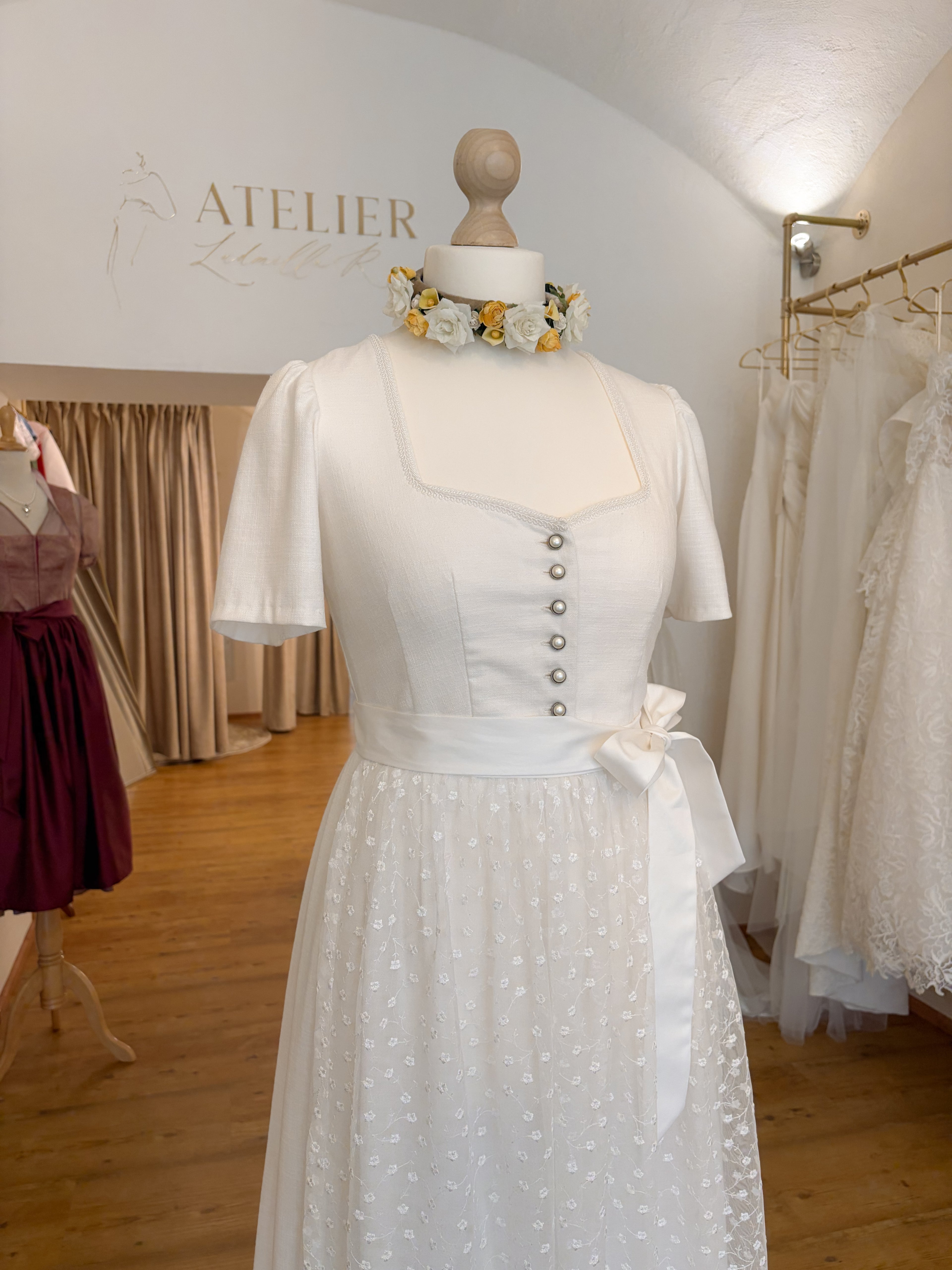 Brautdirndl aus Leinen Gr. 40