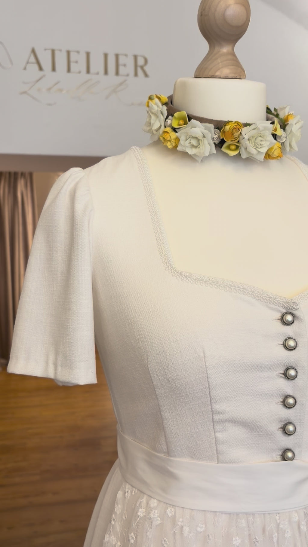 Brautdirndl aus Leinen Gr. 40